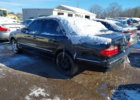 2001 Mercedes-Benz E 430 4M z USA, uszkodzony, nr VIN WDBJF83J31X045074